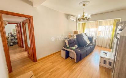 Living room of Flat for sale in Parla  with Air Conditioner, Heating and Terrace