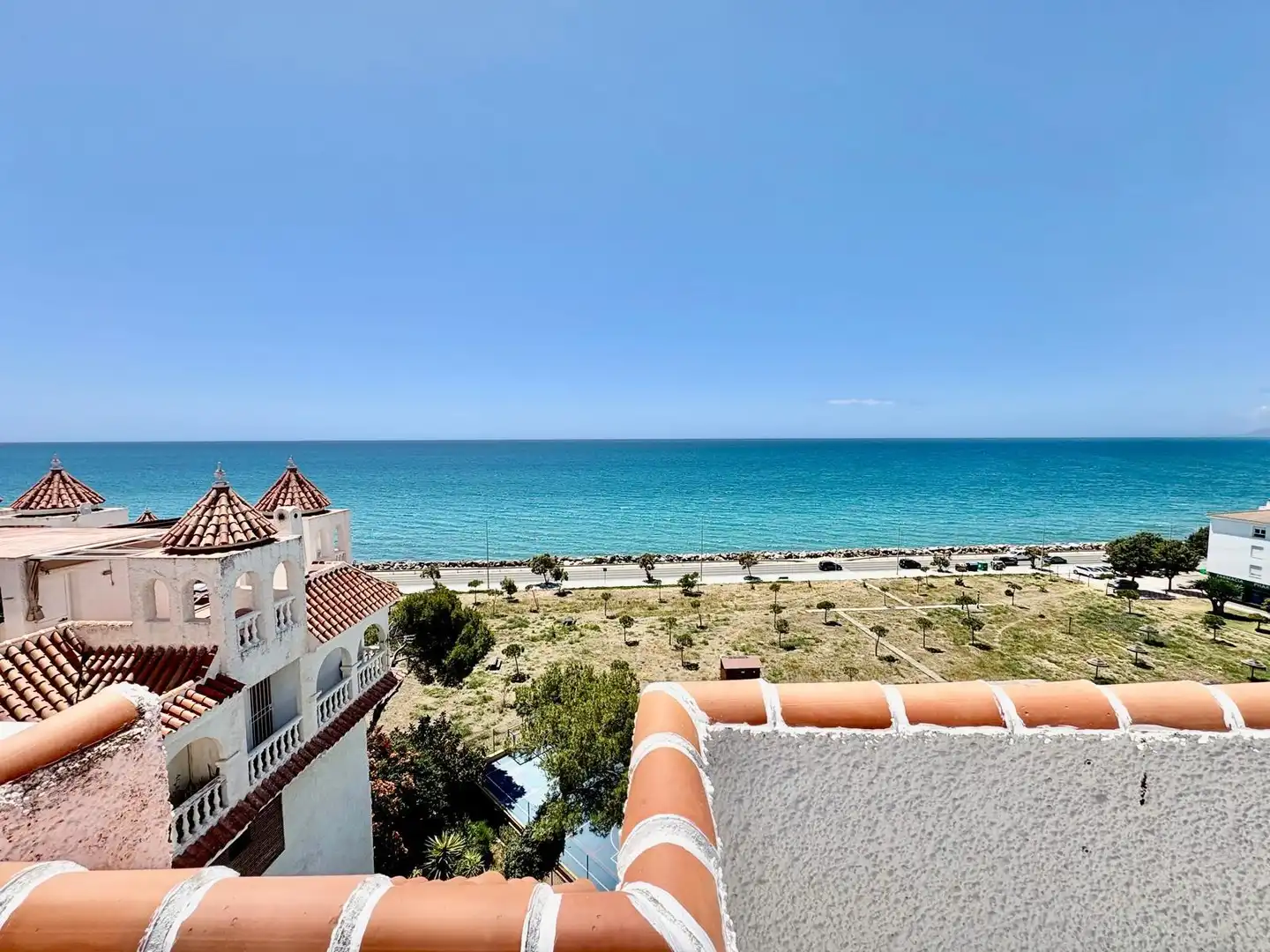 Vista exterior de Casa adosada de alquiler en Vélez-Málaga con Terraza, Amueblado y Balcón
