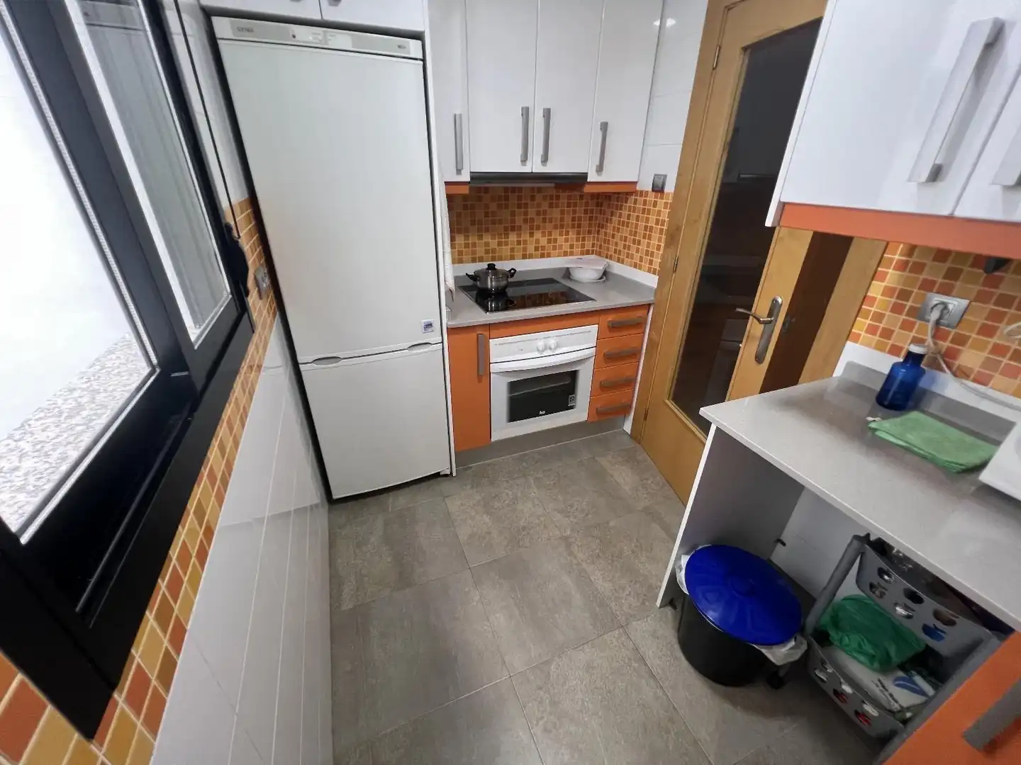 Cuina de Apartament en venda en Torrevieja amb Aire condicionat, Terrassa i Moblat