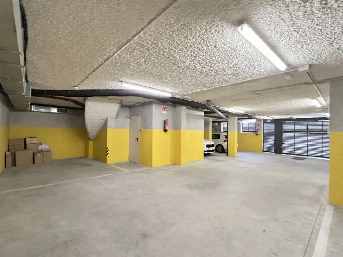 Casa aparellada amb piscina en venda a Mossen Cinto Verdaguer 10, imagen 31