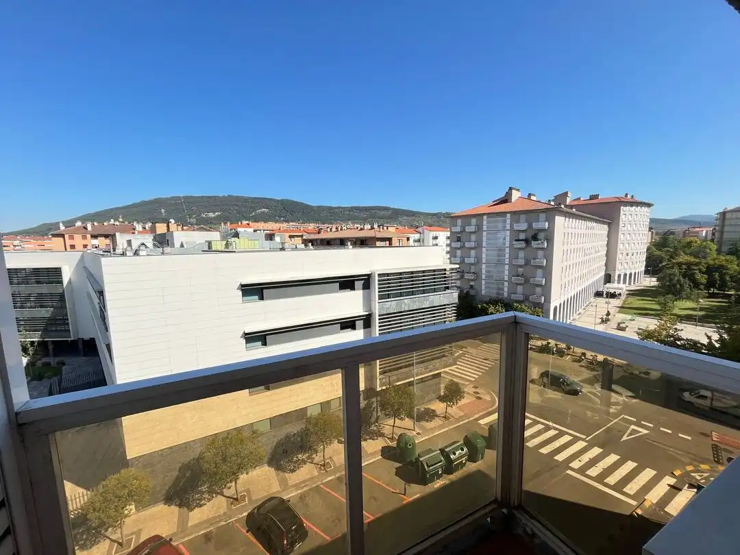 Vista exterior de Pis en venda en  Pamplona / Iruña amb Calefacció, Traster i Moblat