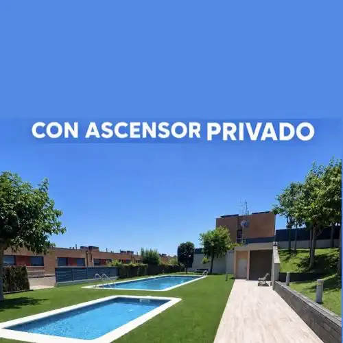 Adosado con piscina en venta en Cabrils