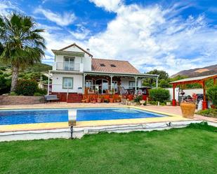 Vista exterior de Finca rústica en venda en Estepona amb Terrassa i Piscina