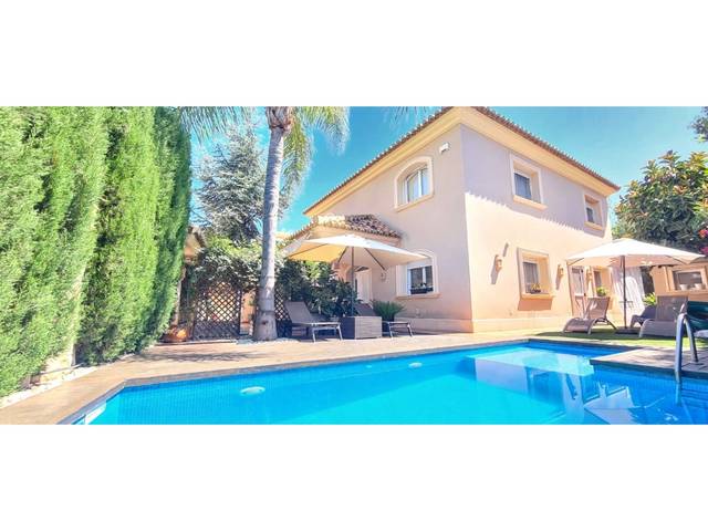 Casa-chalet en Venta en Alfinach - Los Monasterios