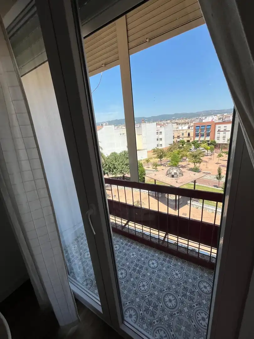 Dormitori de Pis de lloguer en Córdoba amb Parquet, Terrassa i Moblat