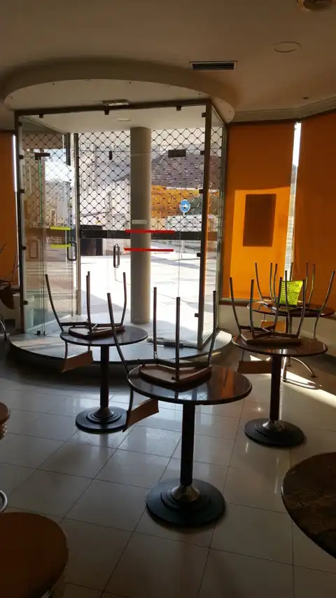 Local en venda en Pontevedra Capital  amb Moblat