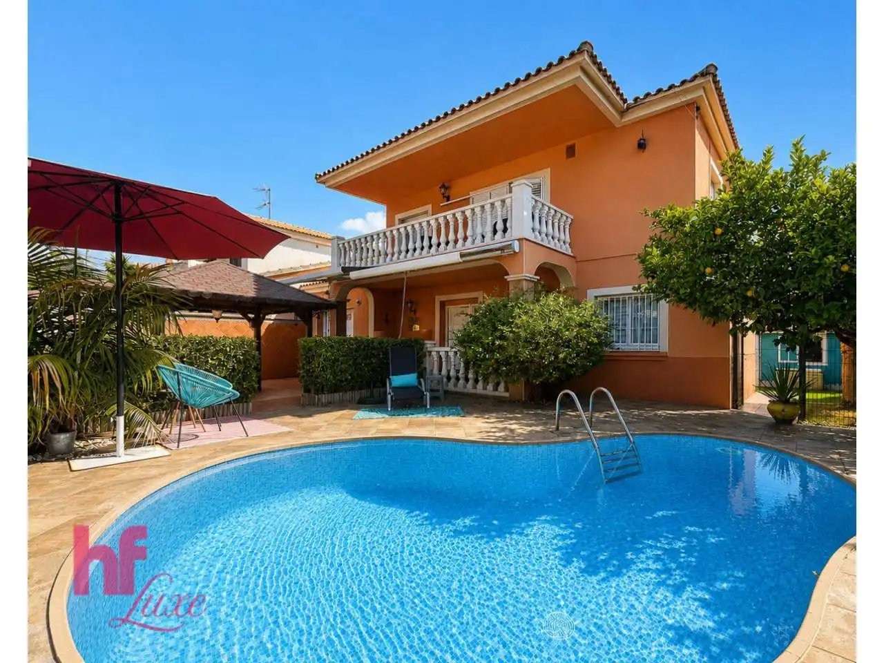 Vista exterior de Casa o xalet en venda en Cubelles amb Aire condicionat, Calefacció i Jardí privat