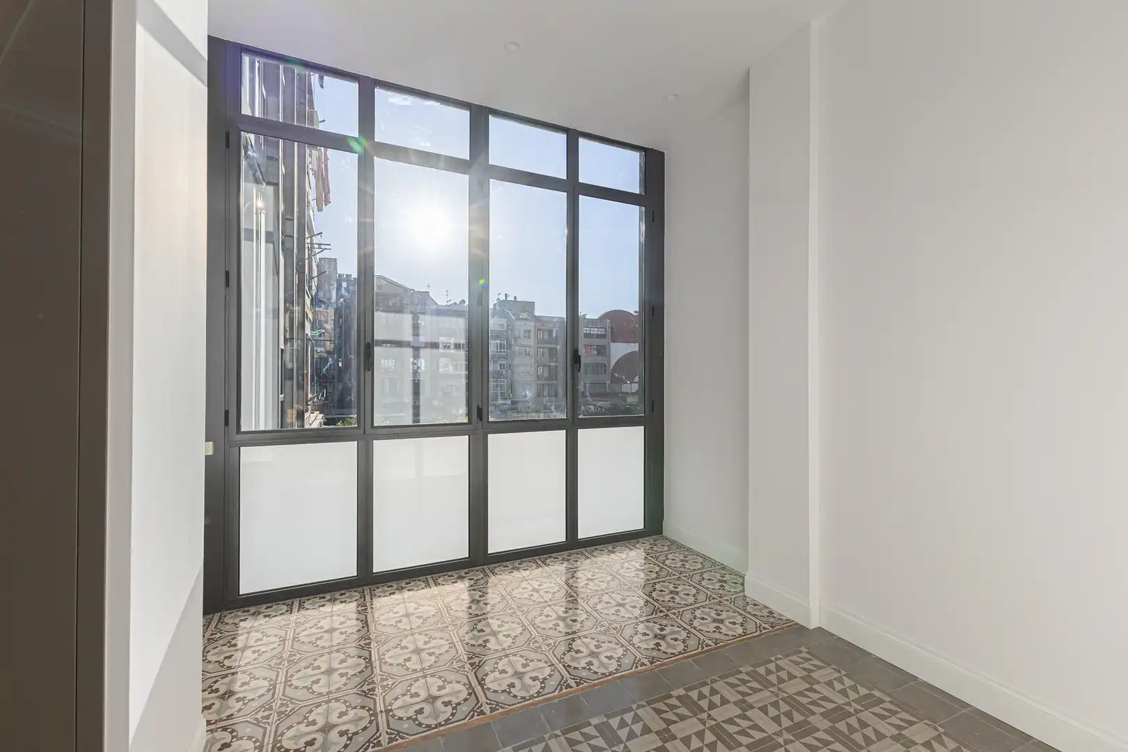 Wohnung zum Verkauf in Barcelona mit Klimaanlage, Heizung und Balkon