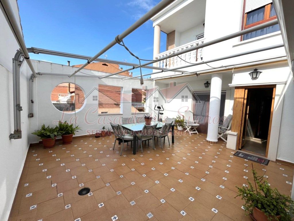 Terrace of Single-family semi-detached for sale in Sax