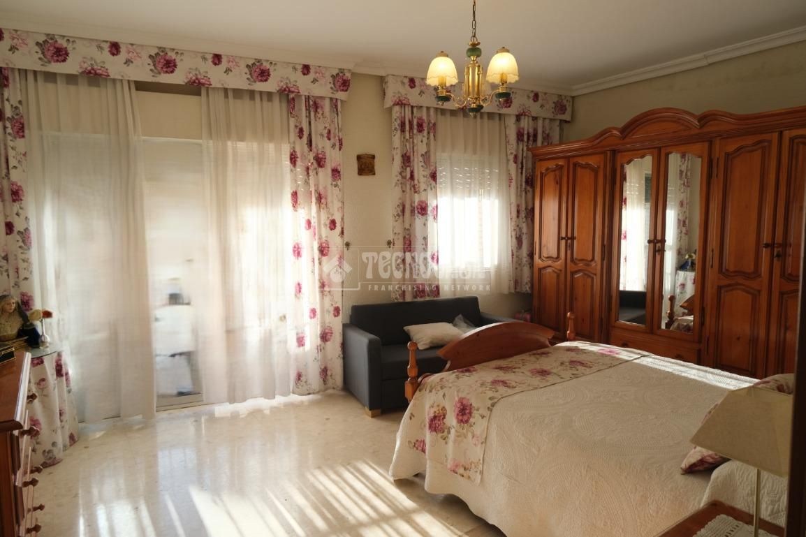 Bedroom of Building for sale in  Sevilla Capital