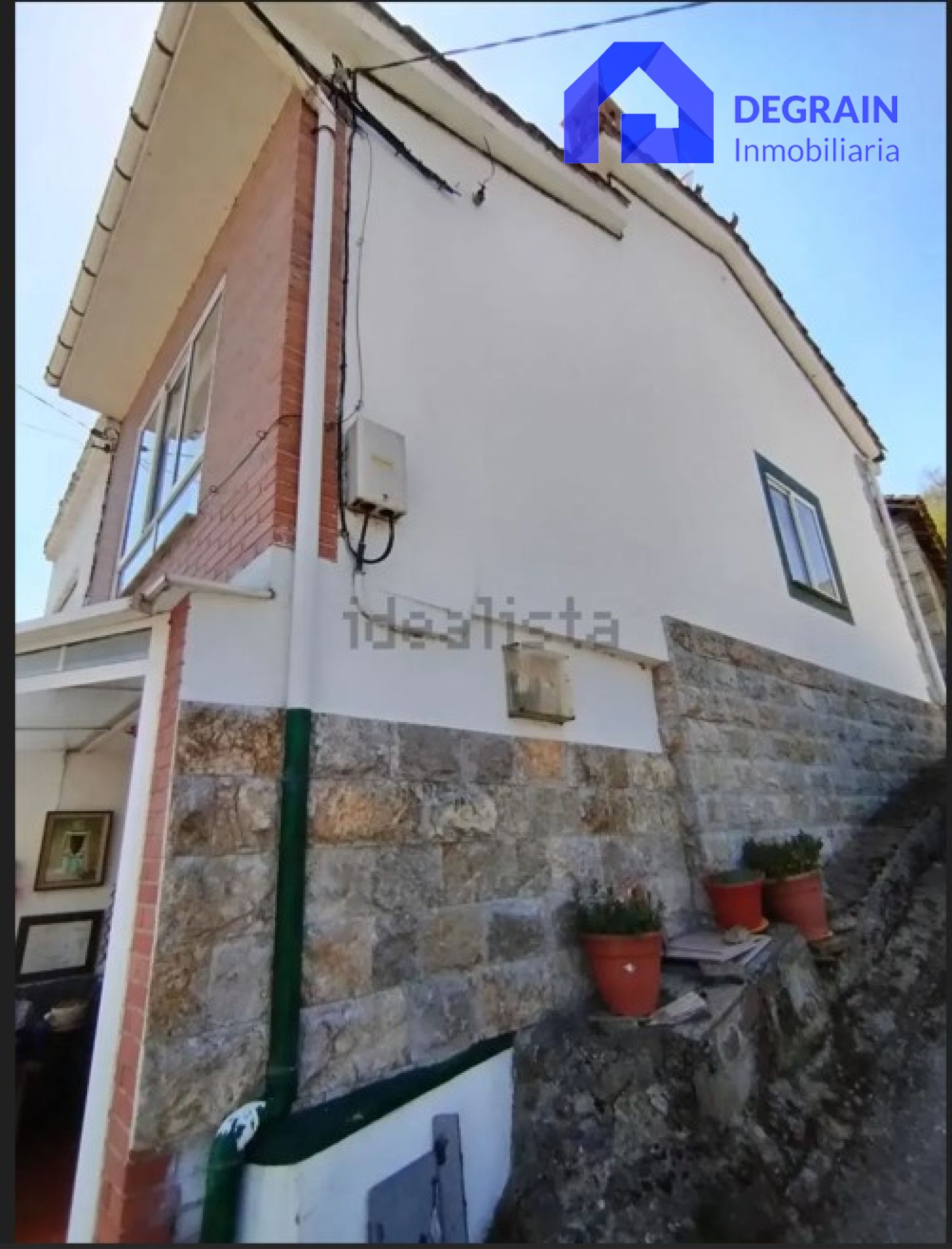 Vista exterior de Casa adosada en venda en Lena amb Calefacció i Terrassa
