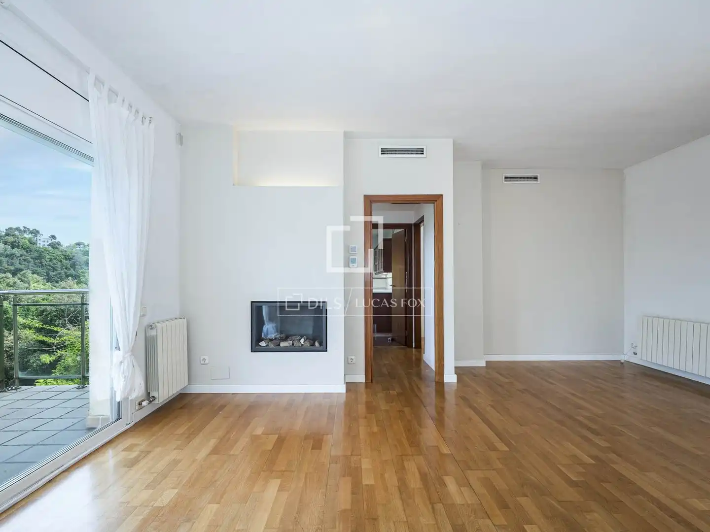 Living room of Houses for sale in Sant Cugat del Vallès  with Air Conditioner, Heating and Terrace