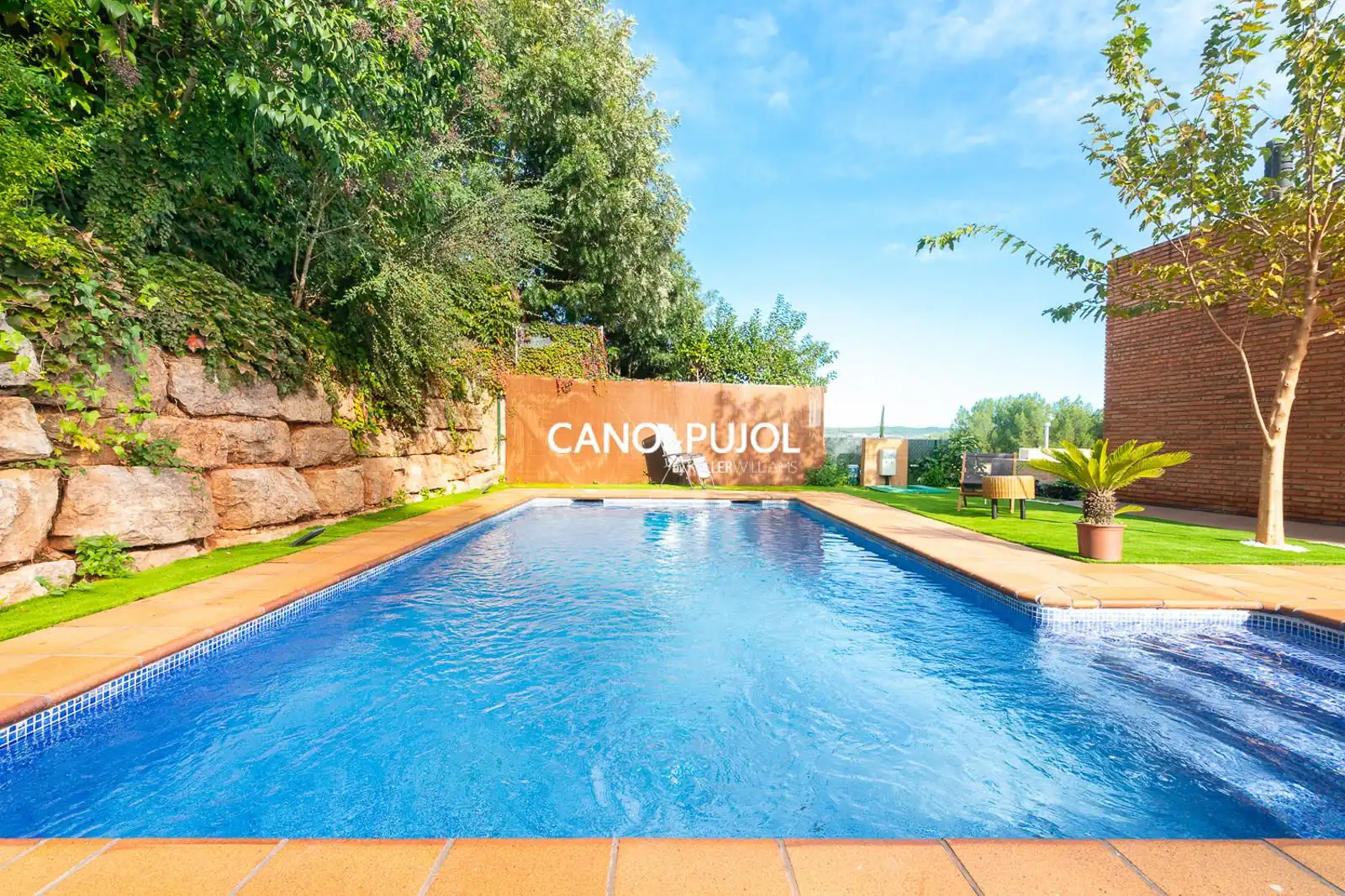 Swimming pool of Houses for sale in Sant Cugat del Vallès  with Air Conditioner, Terrace and Swimming Pool