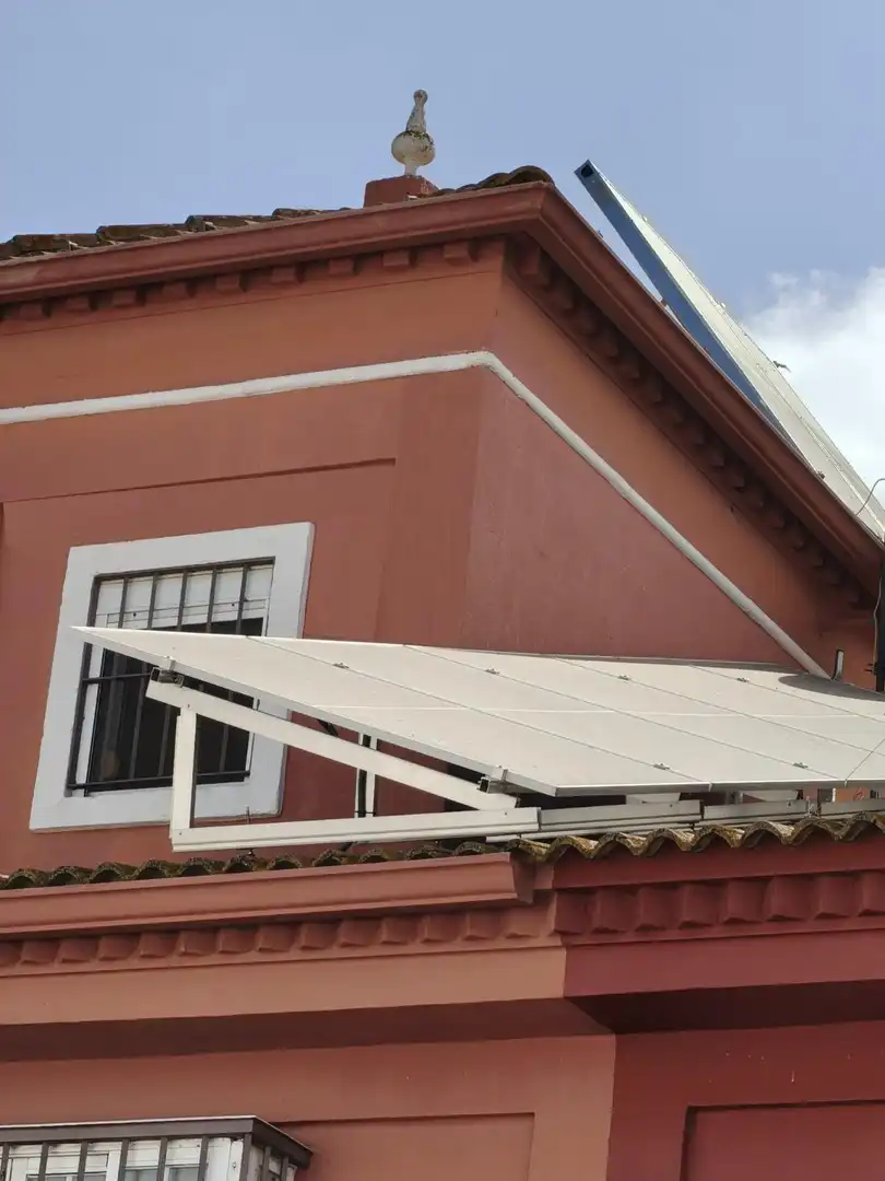 Außenansicht von Einfamilien-Reihenhaus zum Verkauf in Gines mit Klimaanlage, Heizung und Abstellraum
