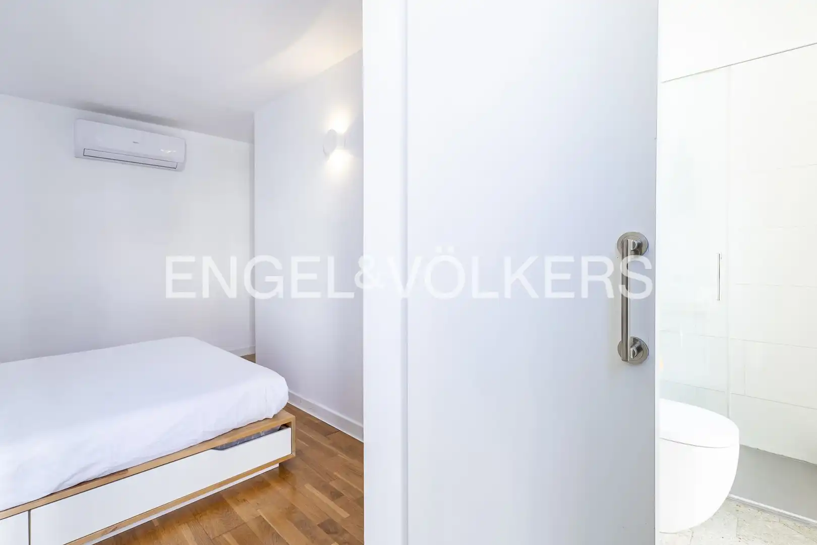 Habitación de Ático en venta en Barcelona con Aire acondicionado, Calefacción y Parquet