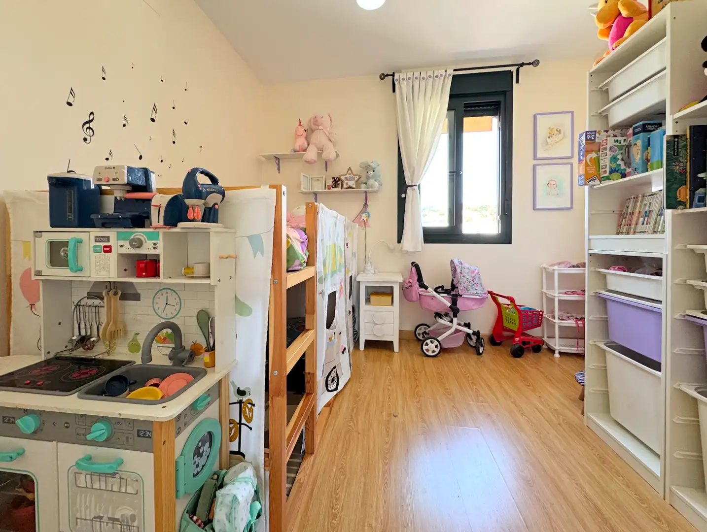 Habitación de Ático en venta en San Juan de Aznalfarache con Aire acondicionado, Calefacción y Terraza