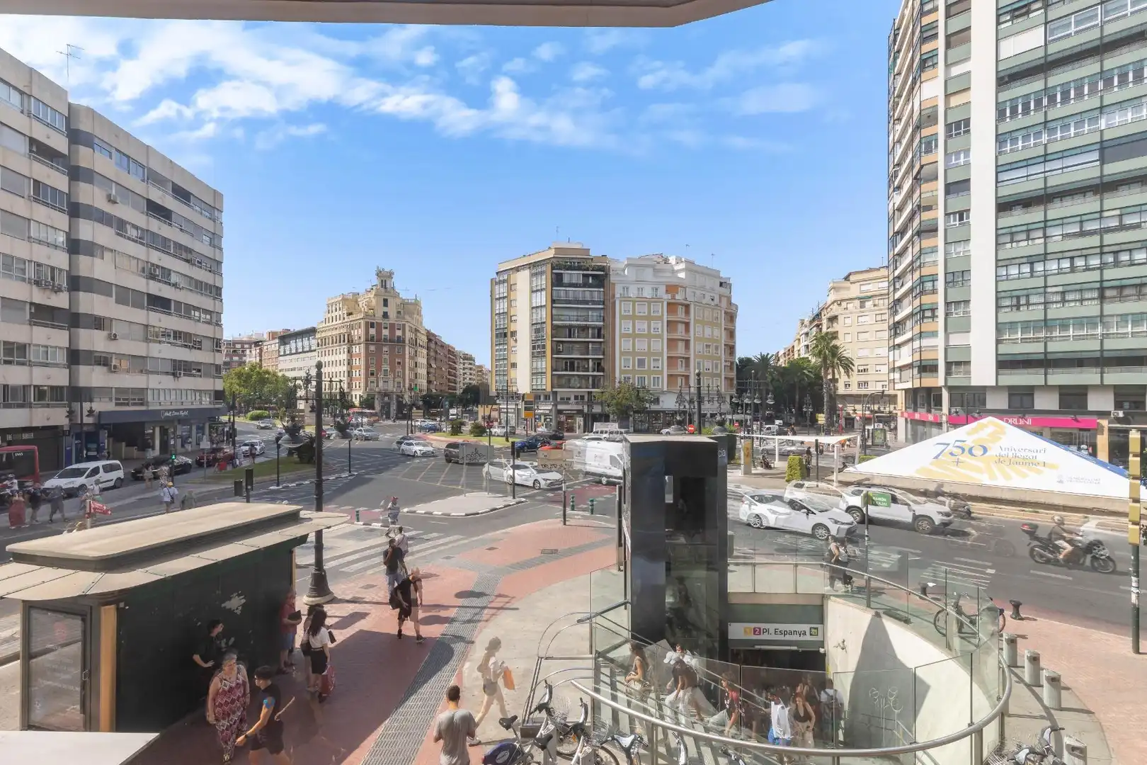 Exterior view of Office for rent in Valencia  with Air Conditioner and Heating