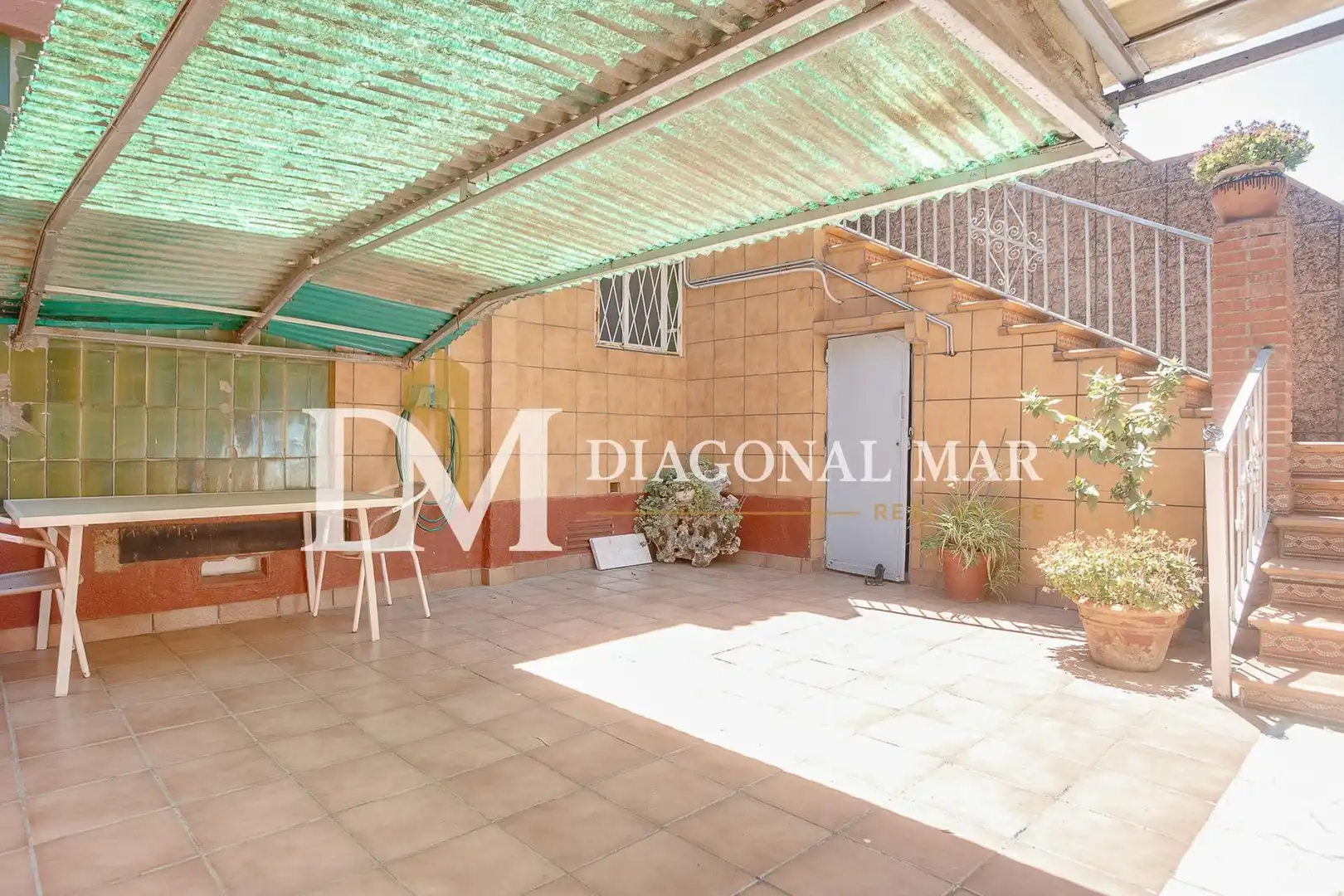 Terrasse von Einfamilien-Reihenhaus zum Verkauf in Barcelona mit Terrasse