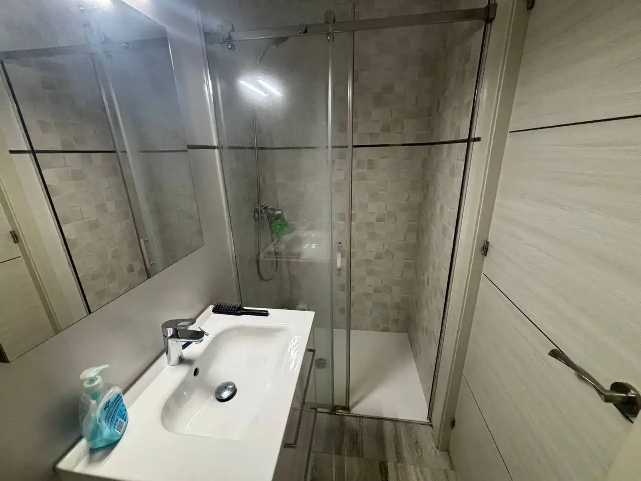 Baño de Casa adosada en venta en Dos Hermanas con Aire acondicionado, Calefacción y Jardín privado