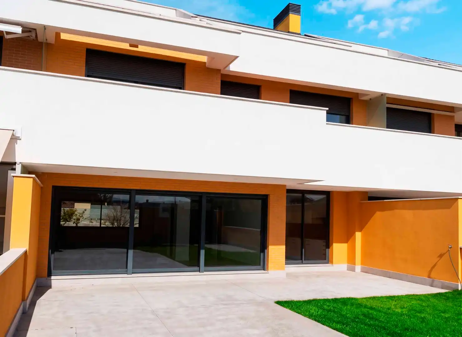 Exterior view of Detached homes for rent in La Moraleja  with Air Conditioner, Heating and Private garden