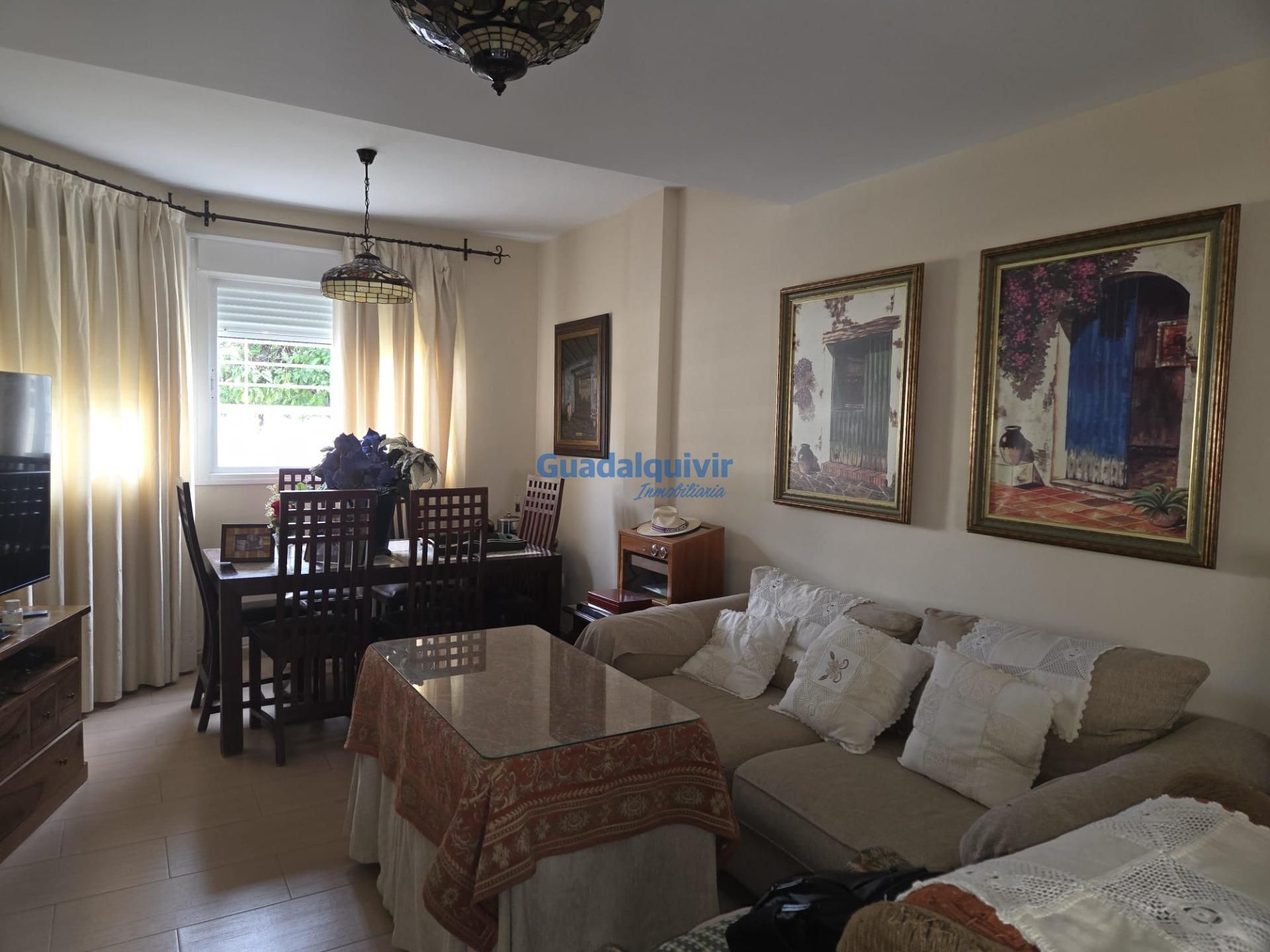 Sala d'estar de Casa adosada en venda en  Sevilla Capital amb Aire condicionat, Calefacció i Terrassa