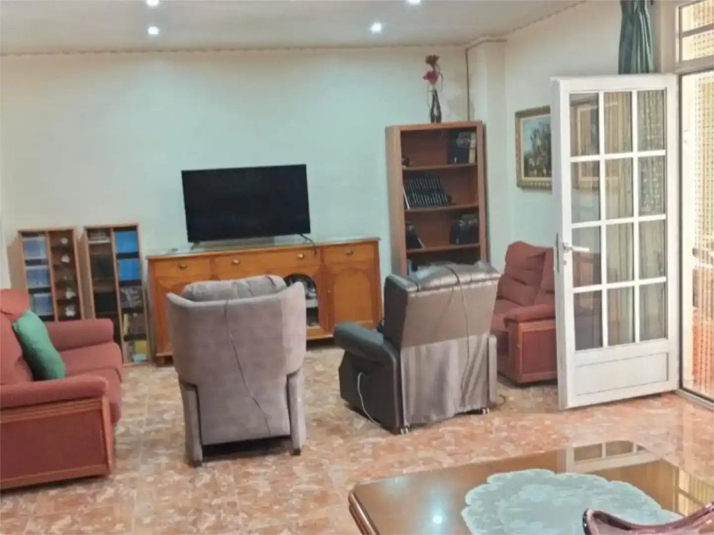 Living room of Flat for sale in Otos  with Air Conditioner, Private garden and Storage room