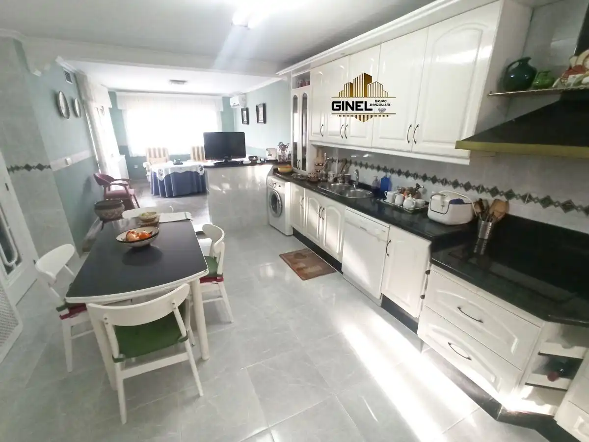 Cuina de Casa o xalet en venda en Jaén amb Aire condicionat, Calefacció i Terrassa