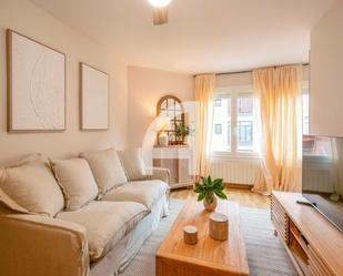 Living room of Flat to rent in  Barcelona Capital  with Heating, Parquet flooring and Furnished