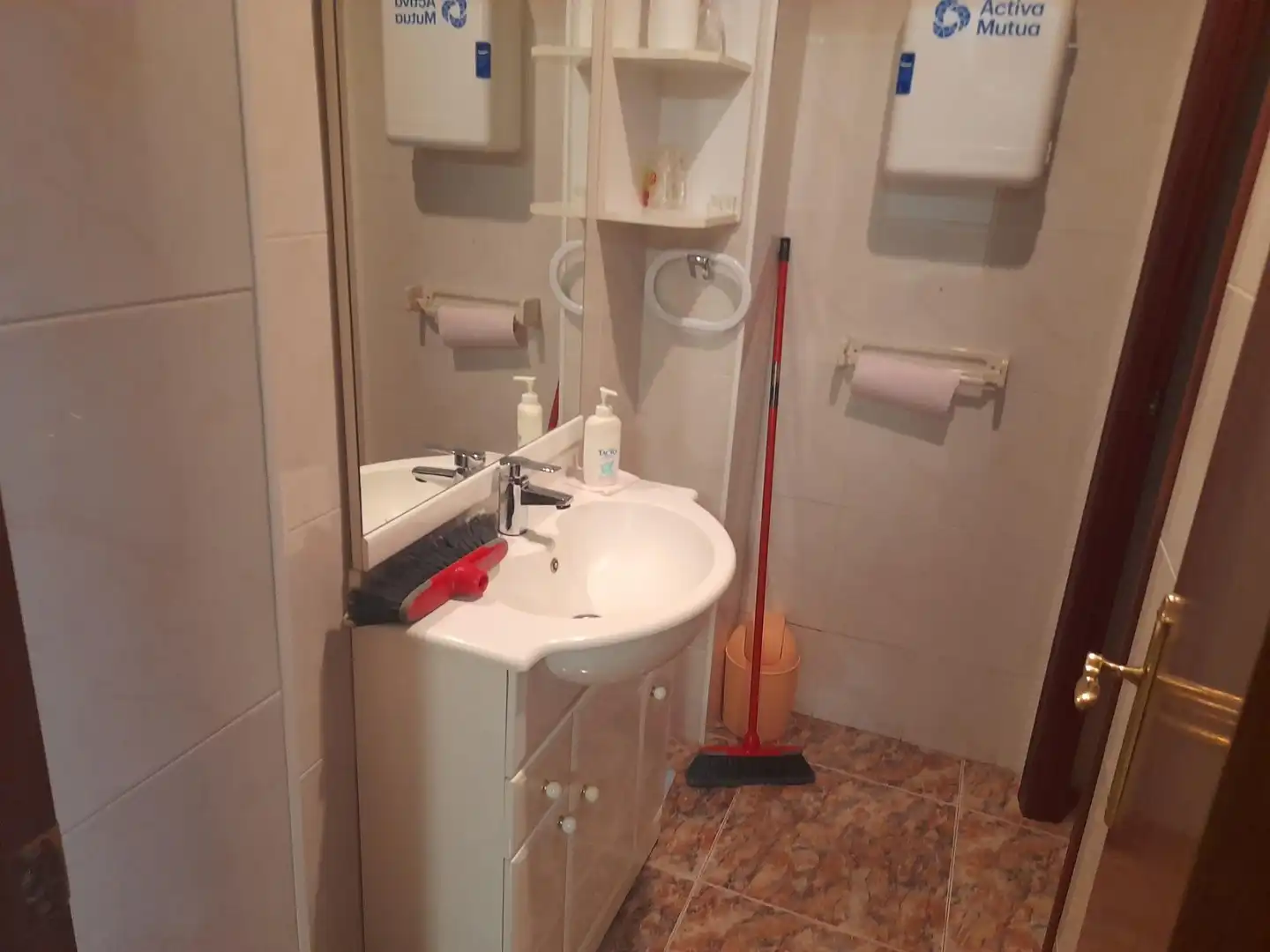 Badezimmer von Büro zum Verkauf in Móra d'Ebre mit Terrasse