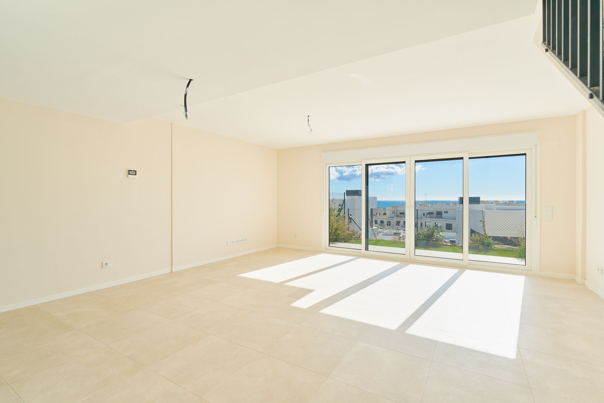 Sala de estar de Casa adosada en venta en Mijas con Aire acondicionado, Jardín privado y Terraza