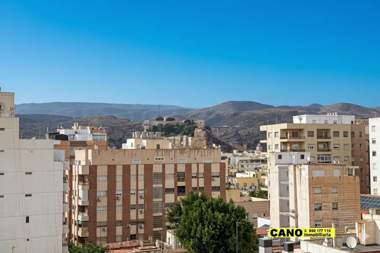 Piso en venta en Paseo de Almeria, Centro