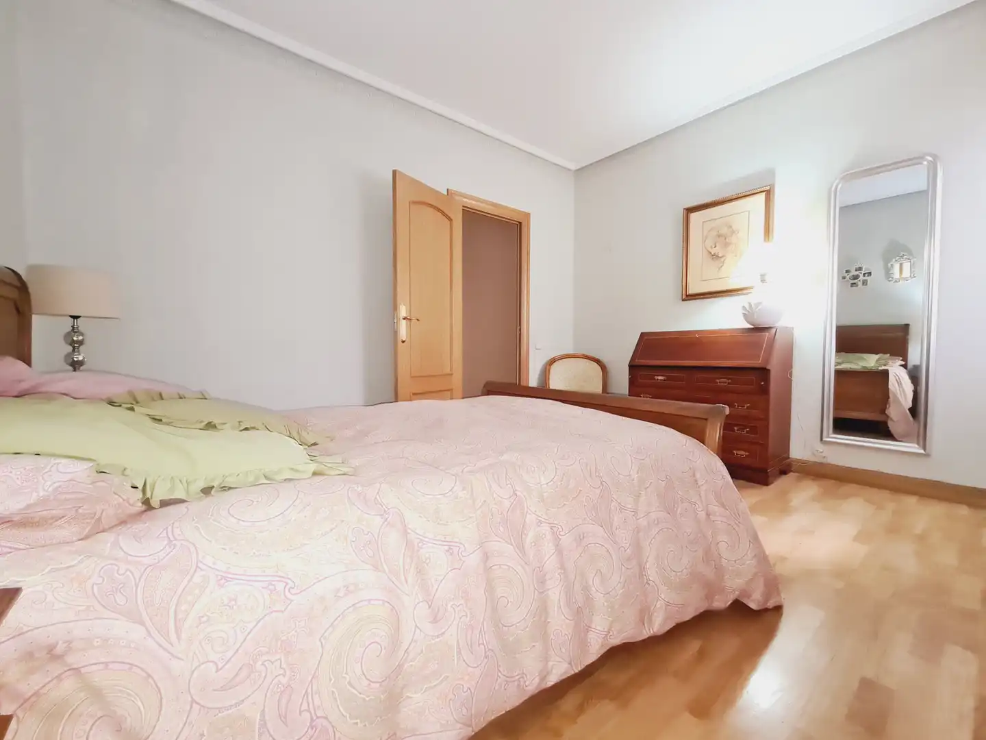 Bedroom of Flat for sale in  Pamplona / Iruña  with Heating, Parquet flooring and Furnished