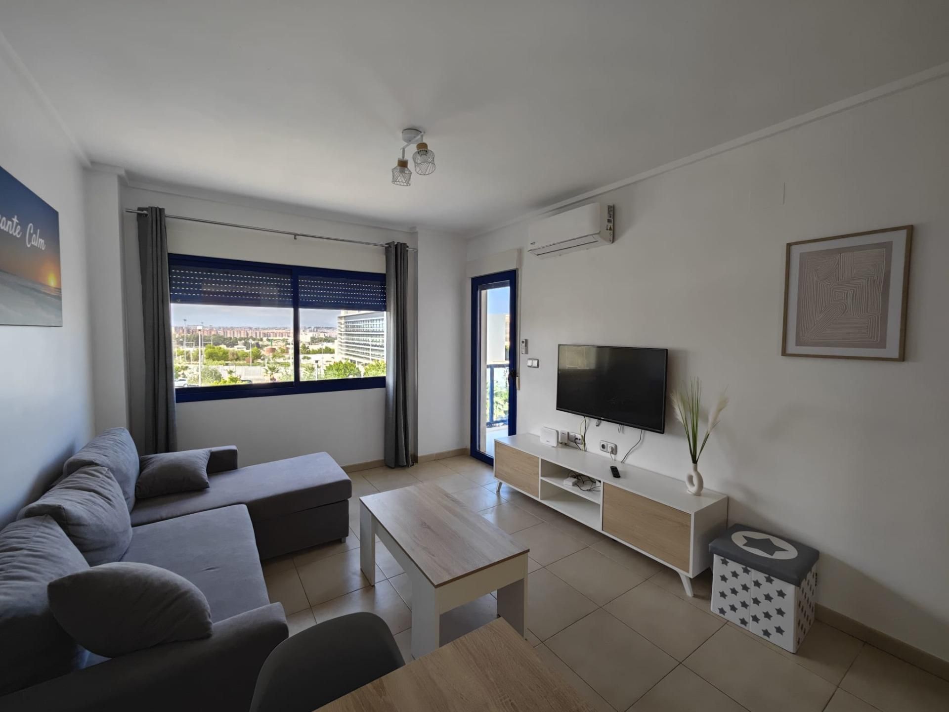 Sala d'estar de Apartament de lloguer en Alicante / Alacant amb Aire condicionat, Calefacció i Jardí privat