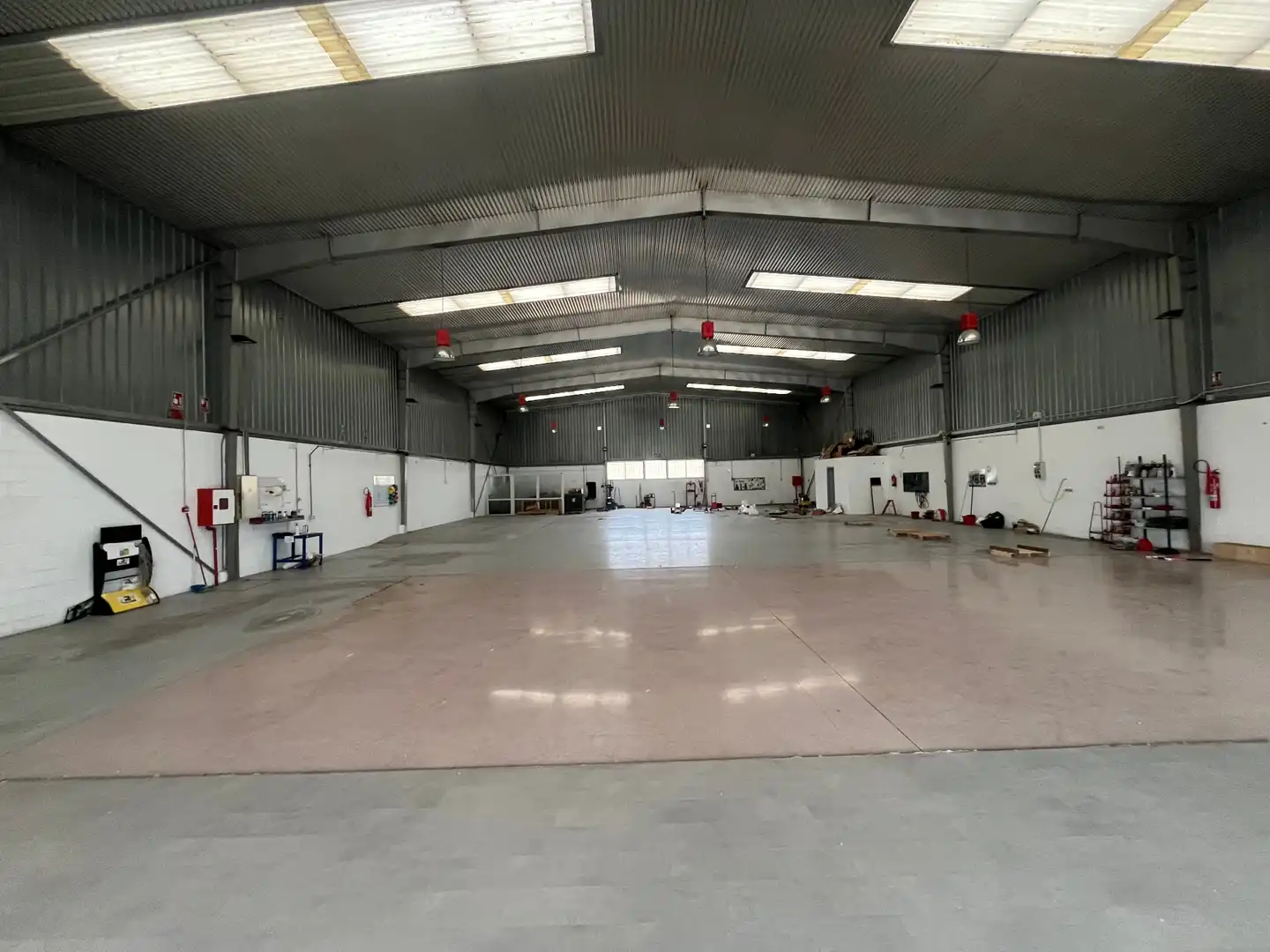 Nave industrial en venta en Sant Esteve Sesrovires