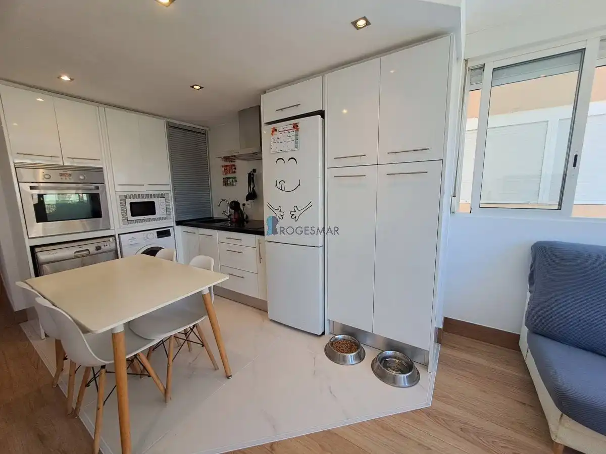 Cuina de Apartament en venda en Benicasim / Benicàssim amb Traster, Moblat i Piscina comunitària