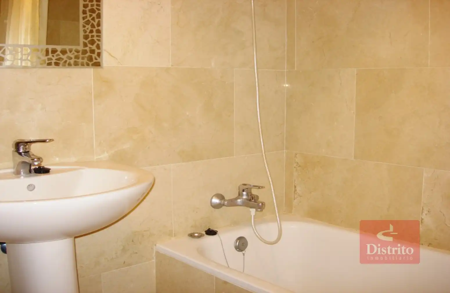 Badezimmer von Wohnung zur Miete in Santander mit Heizung, Möbliert und Balkon