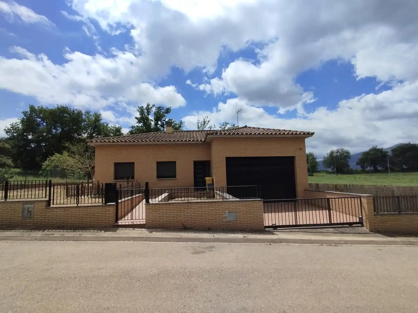 Vista exterior de Casa o xalet en venda en Bescanó