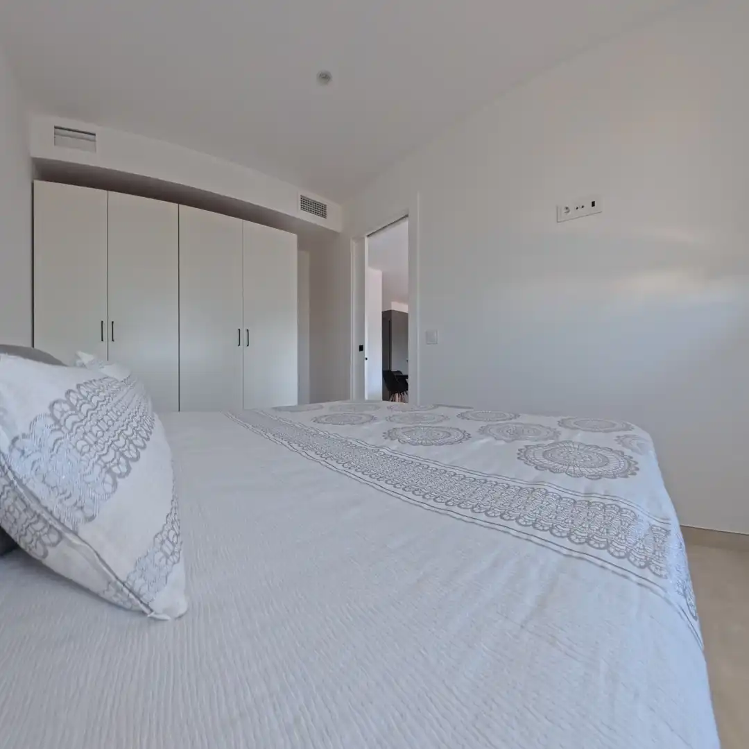 Dormitori de Apartament de lloguer en Algarrobo amb Aire condicionat, Calefacció i Moblat