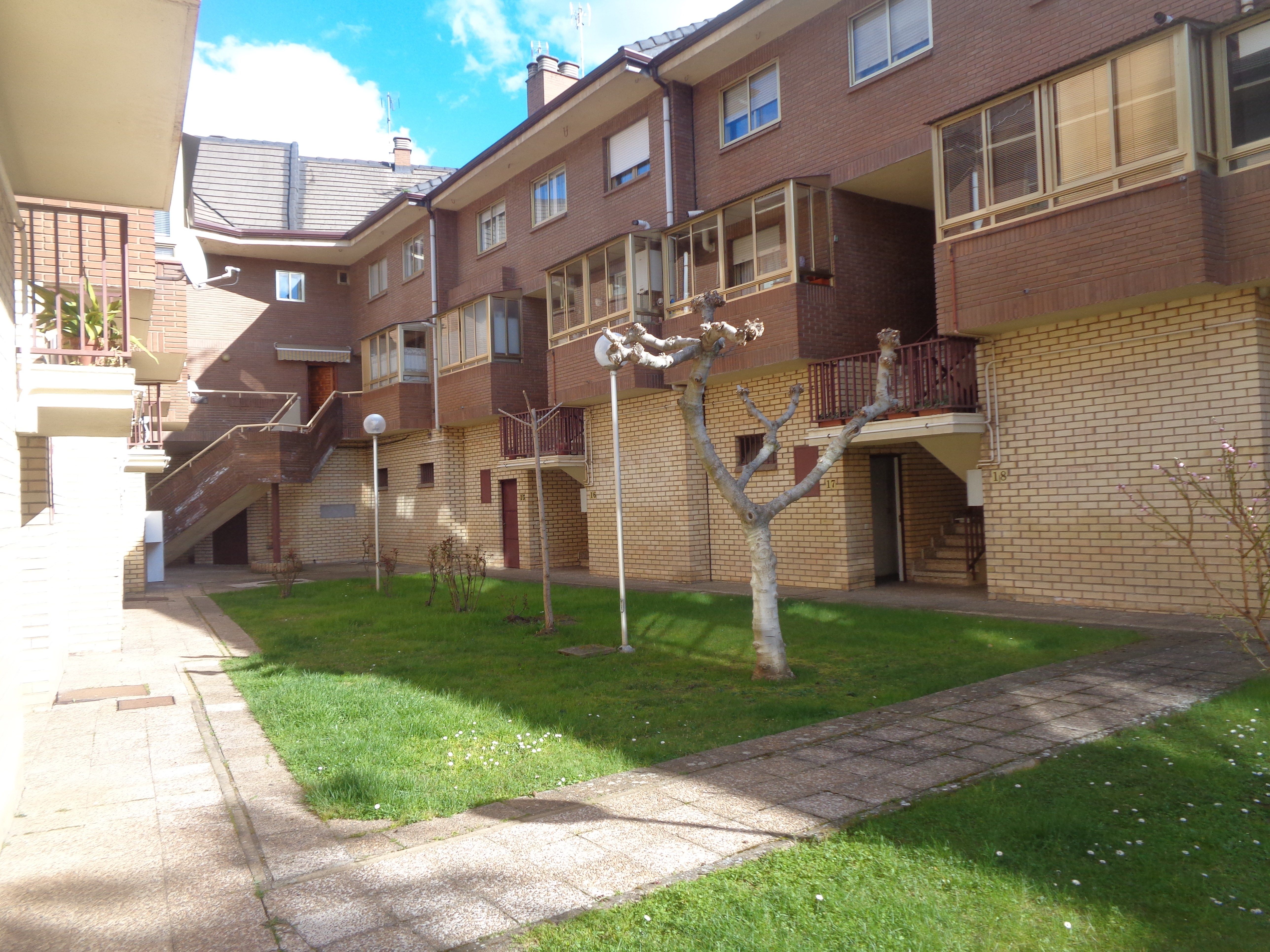 Exterior view of House or chalet for sale in San Andrés del Rabanedo  with Heating and Terrace