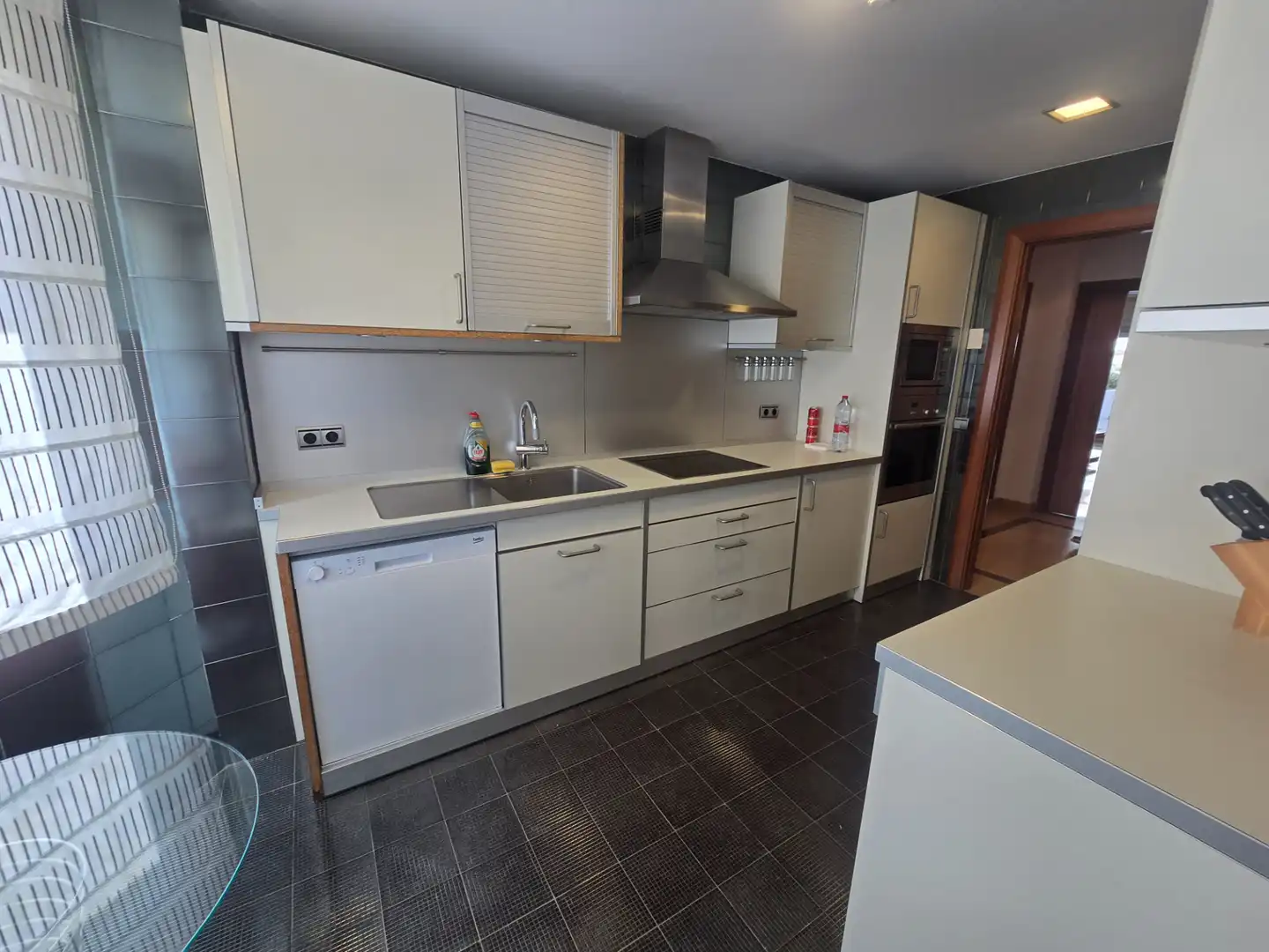Cuina de Apartament en venda en Marbella amb Aire condicionat, Calefacció i Jardí privat