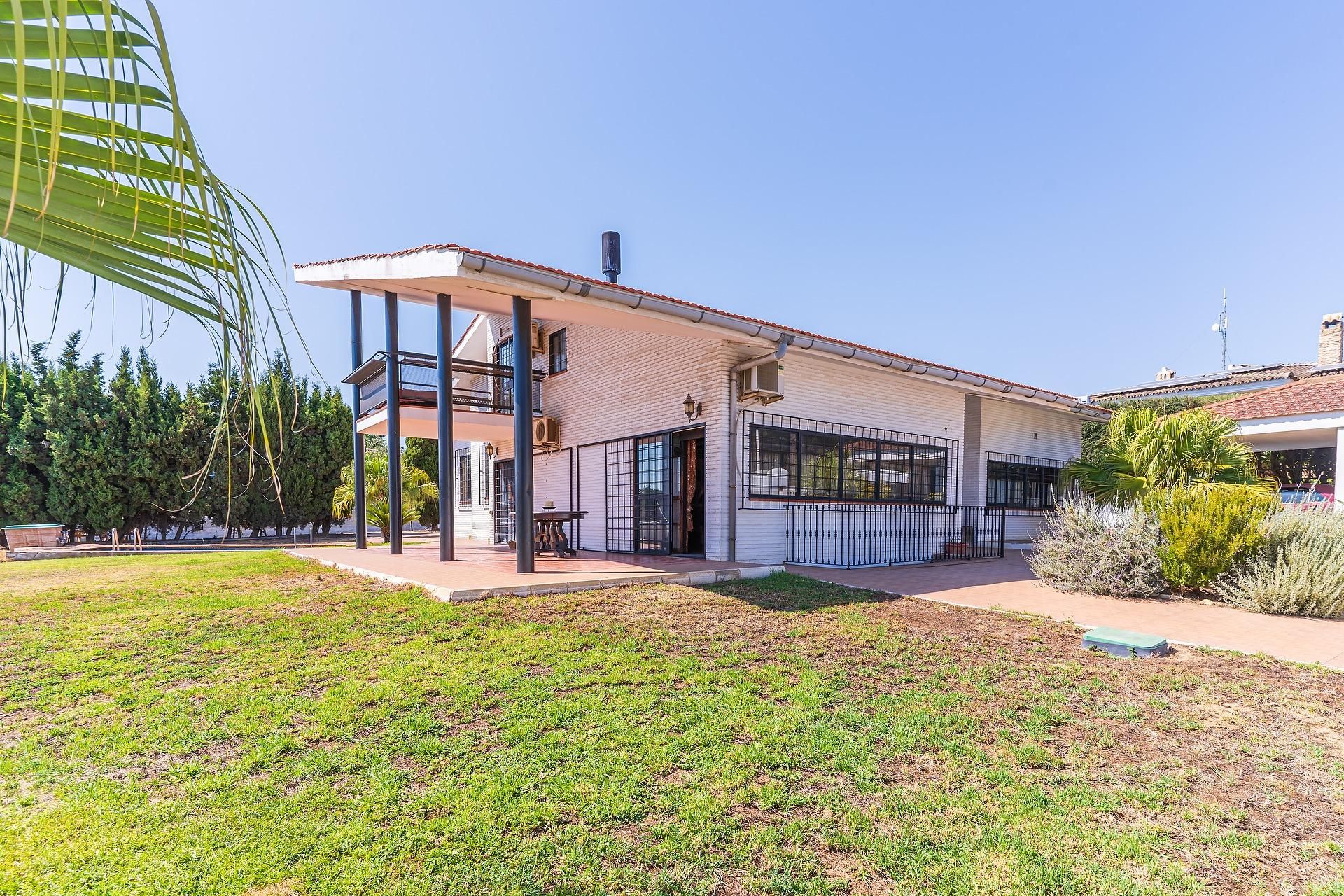 Vista exterior de Casa o xalet en venda en Palos de la Frontera amb Aire condicionat, Jardí privat i Terrassa