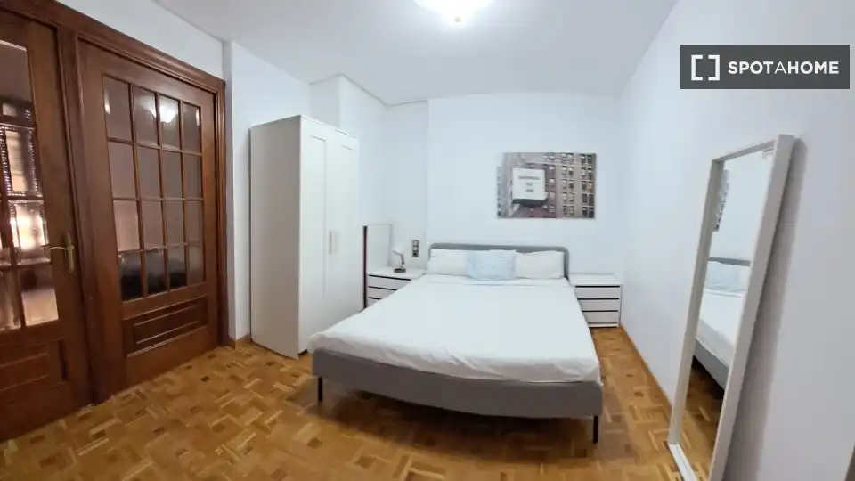 Habitación de Piso de alquiler en Valencia con Aire acondicionado, Calefacción y Amueblado