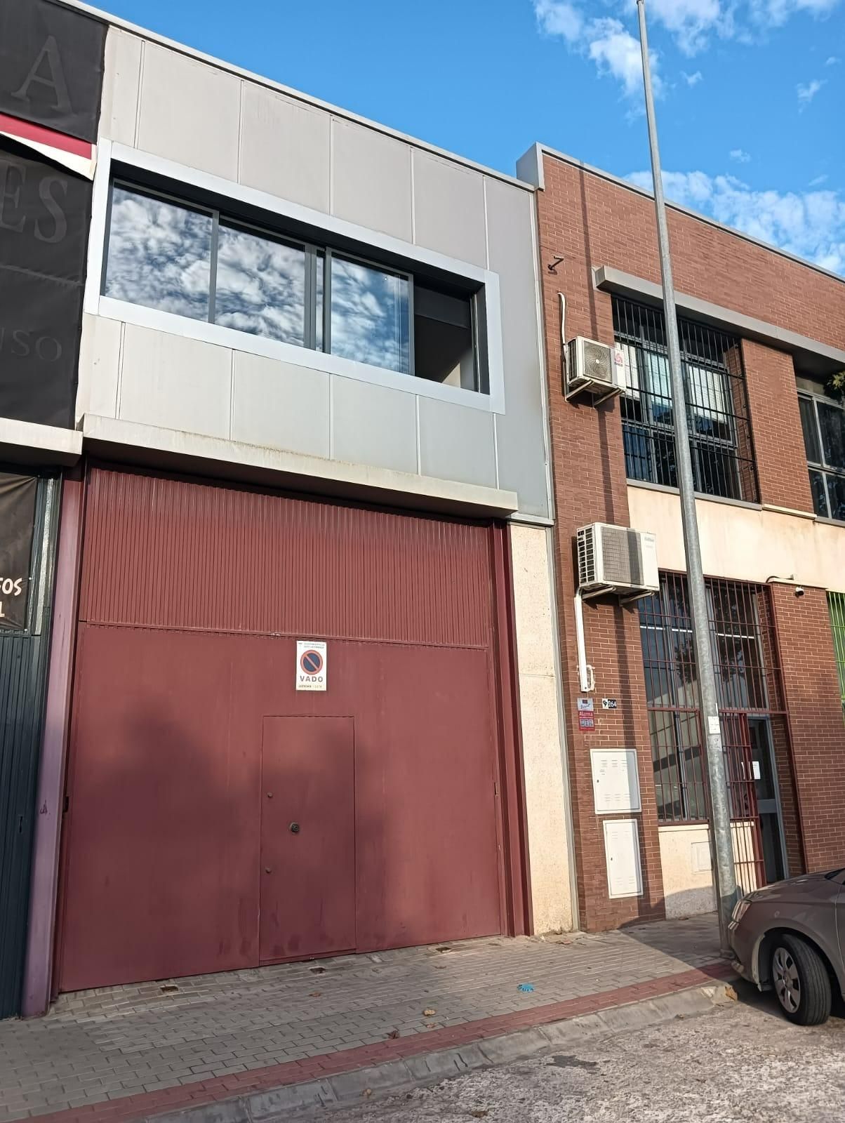 Vista exterior de Nau industrial de lloguer en Dos Hermanas amb Calefacció