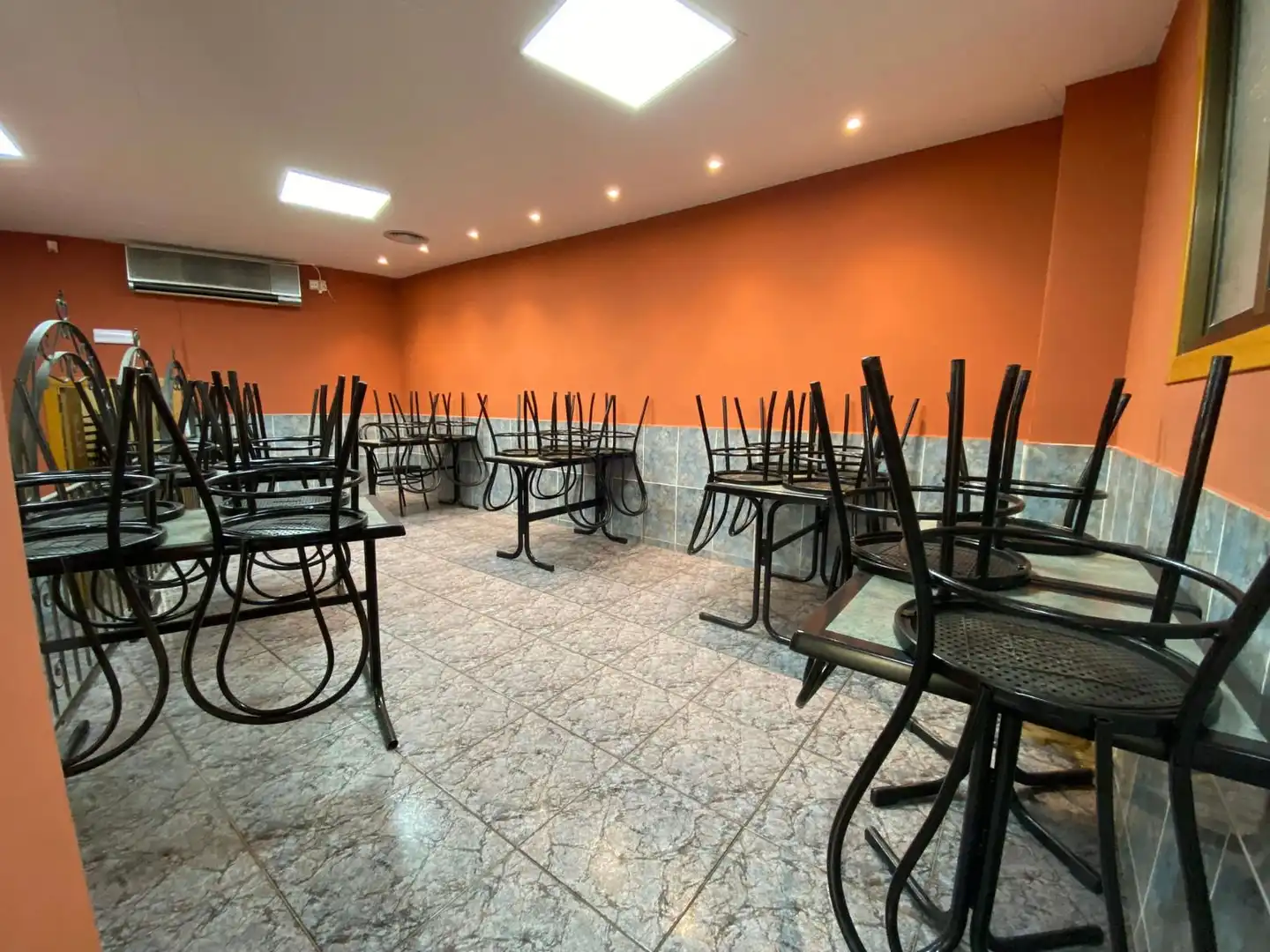 Local de alquiler en Sant Feliu de Llobregat con Terraza
