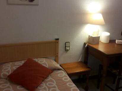 Bedroom of Flat to share in  Barcelona Capital  with Heating, Furnished and Washing machine