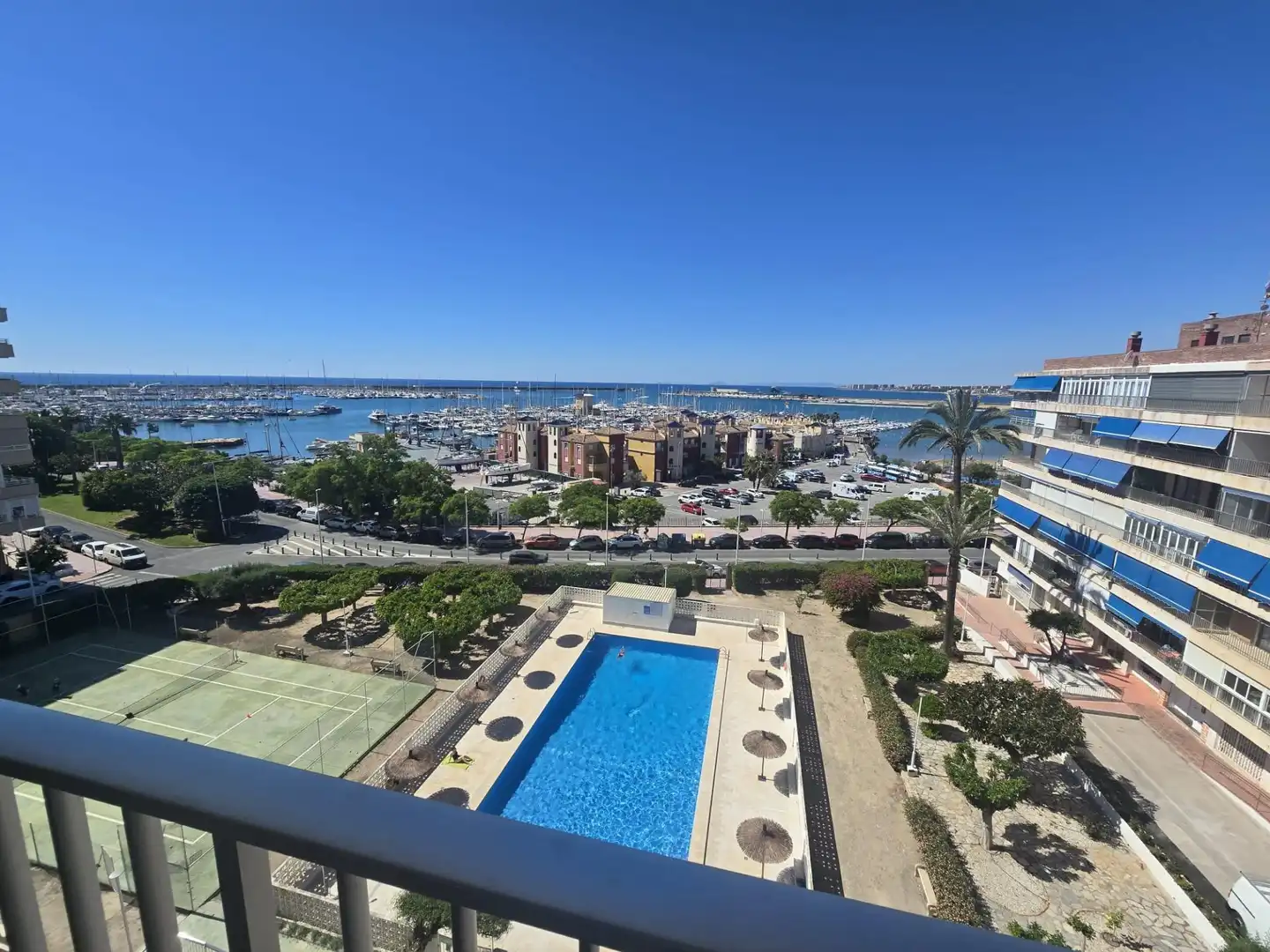Piscina de Apartamento en venta en Torrevieja con Jardín privado, Terraza y Amueblado