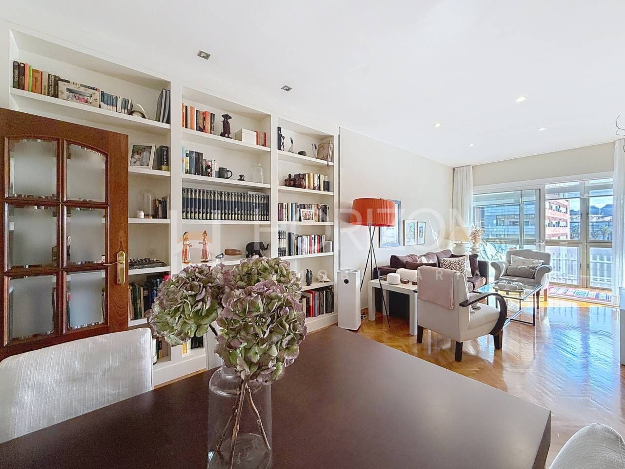 Living room of Flat for sale in  Barcelona Capital  with Air Conditioner, Parquet flooring and Terrace