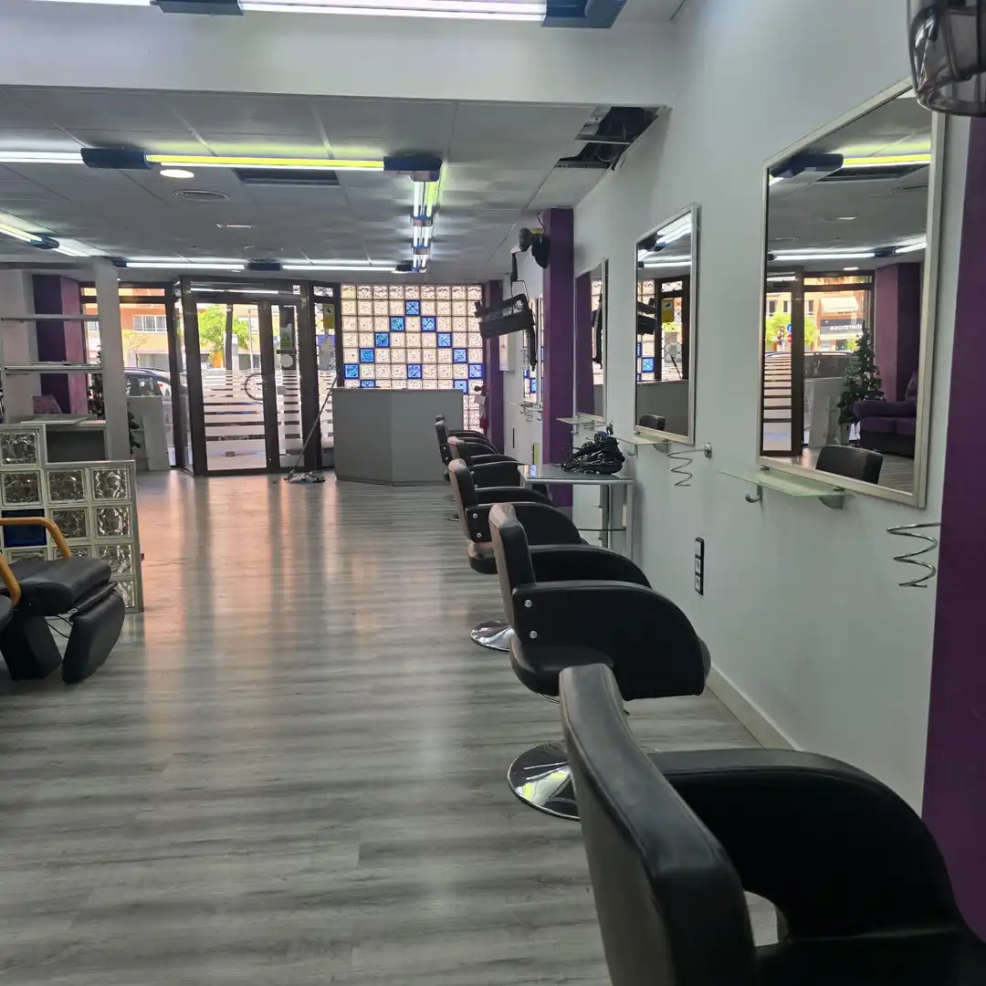 Local comercial en traspaso en del pintor javier soler, imagen 2
