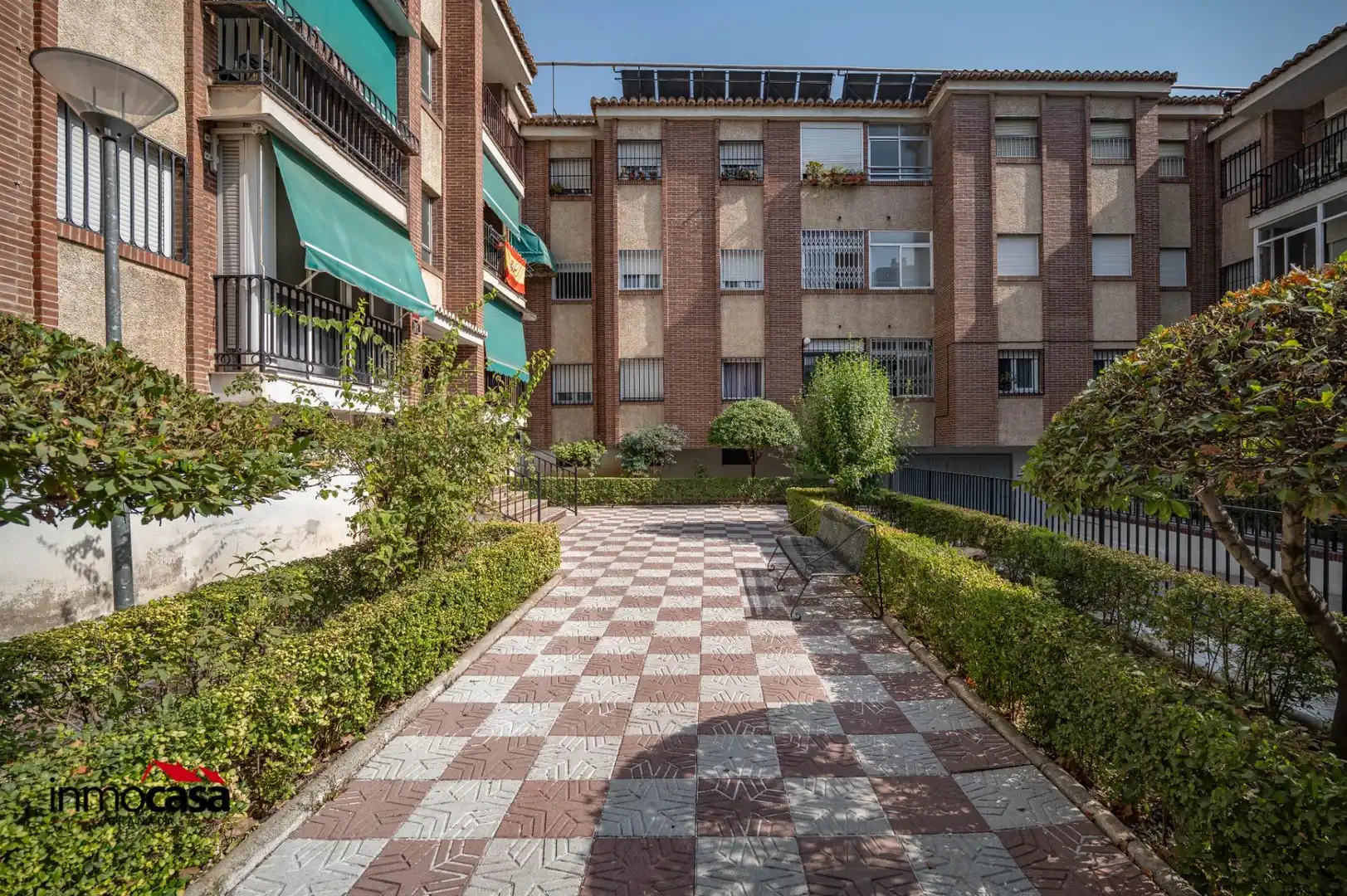 Vista exterior de Piso en venta en Granada con Aire acondicionado, Calefacción y Terraza