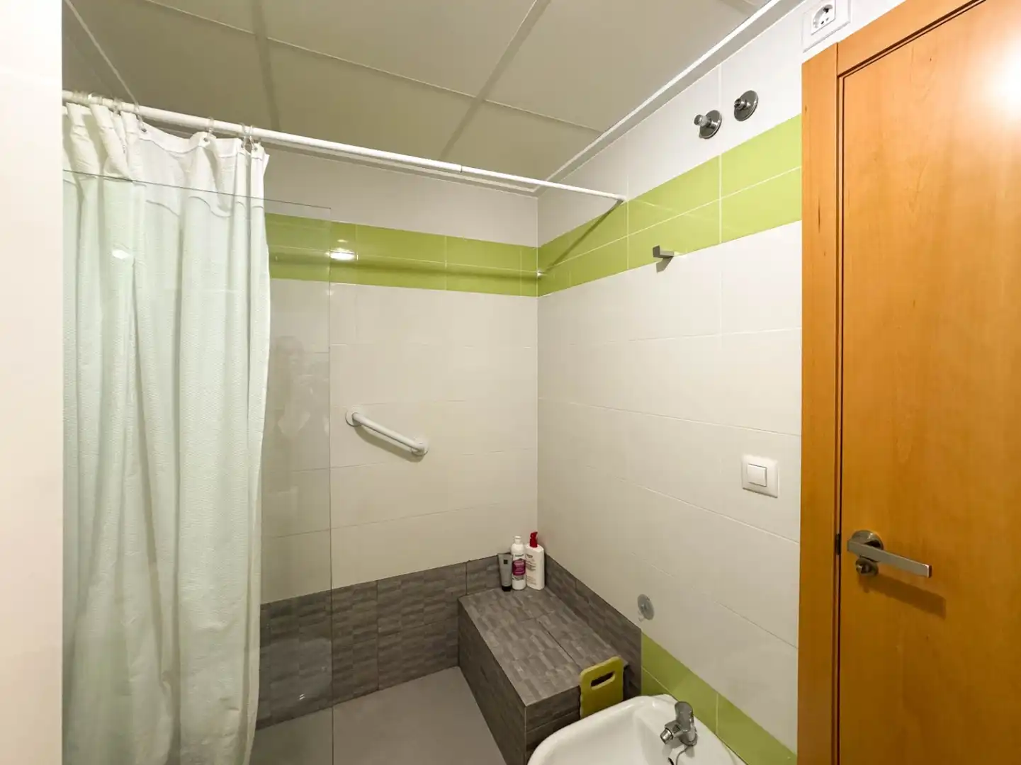 Badezimmer von Dachboden zum Verkauf in Dénia mit Klimaanlage und Heizung